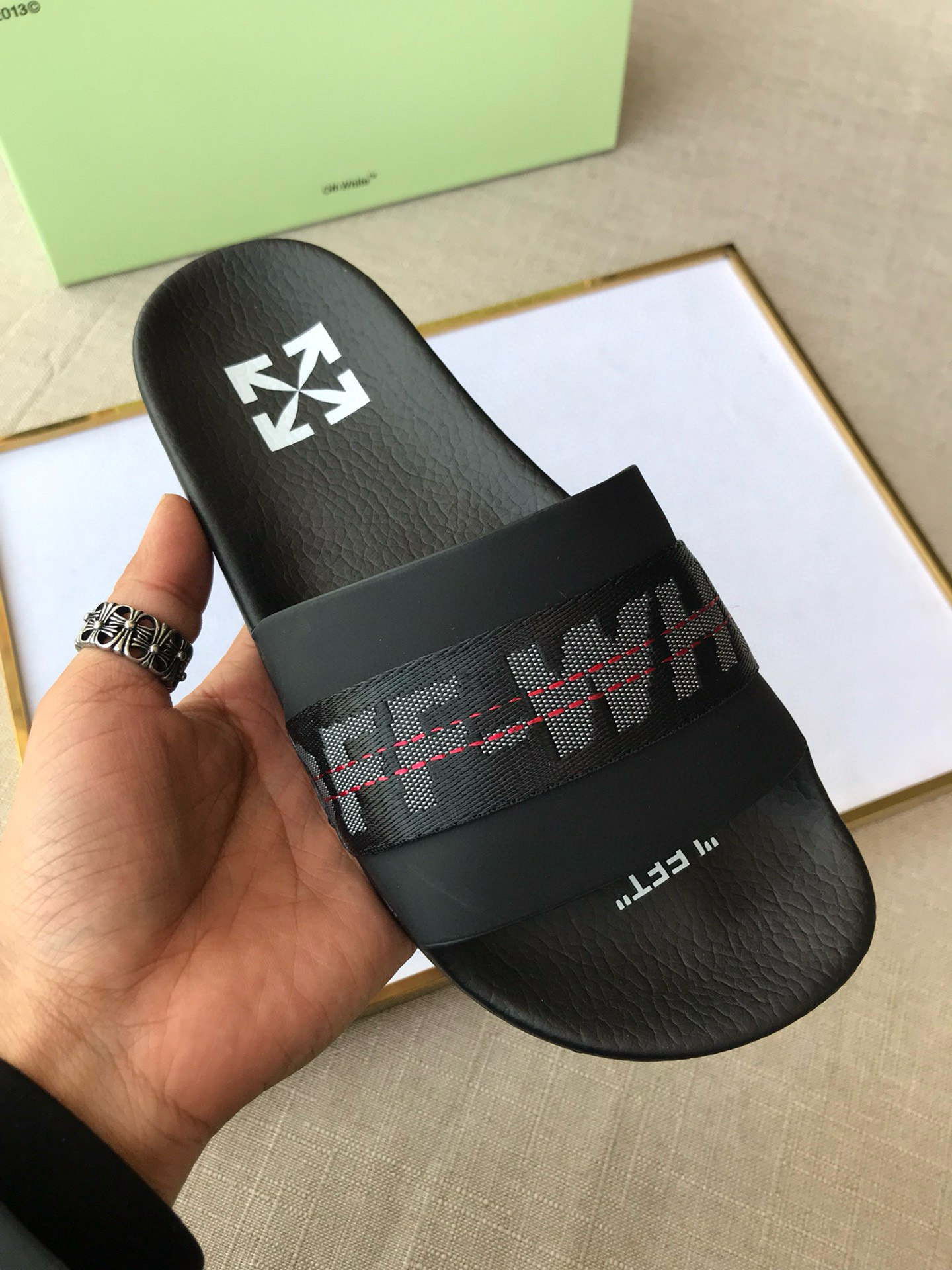 오프화이트 남녀공용 슬리퍼