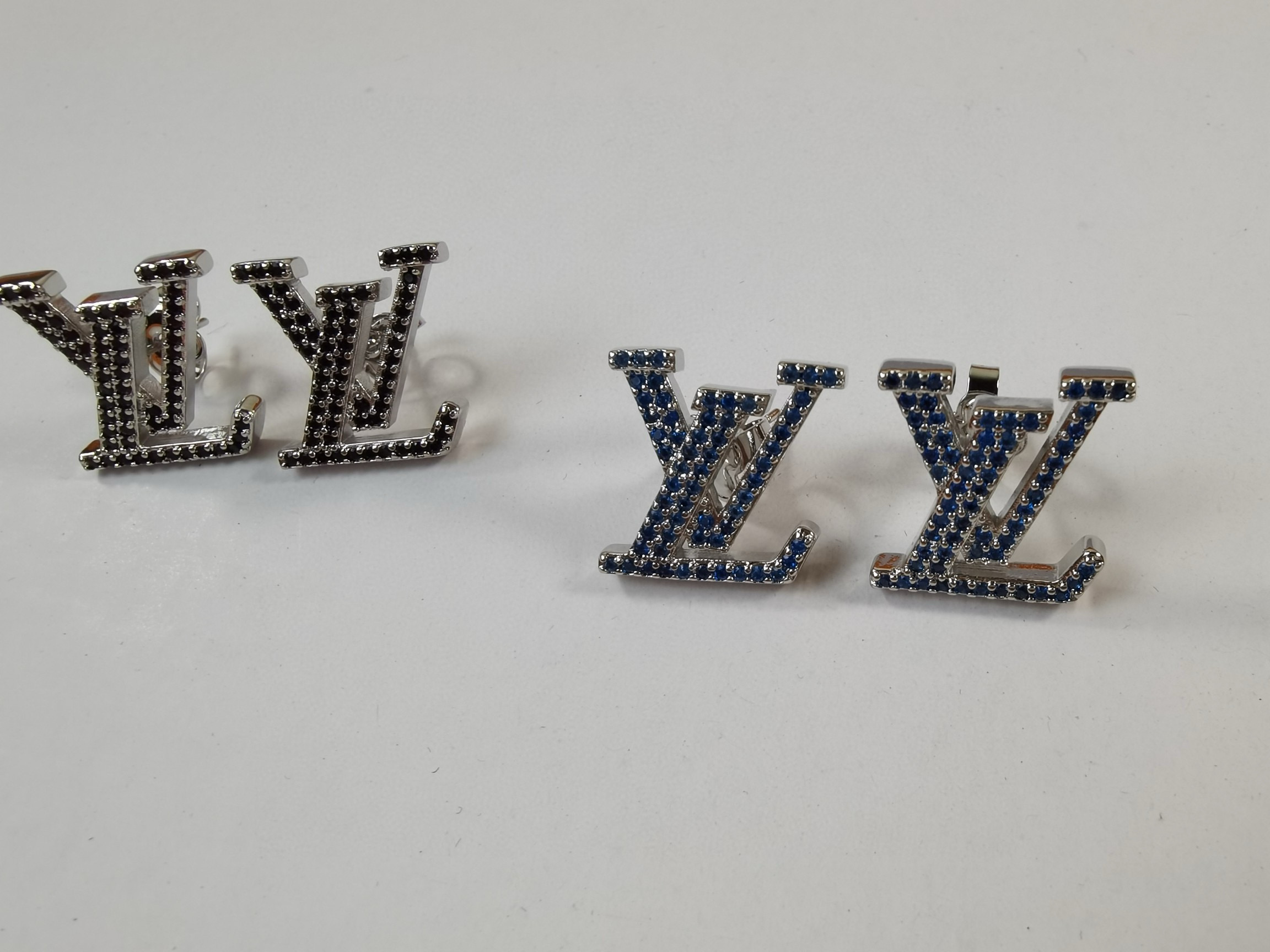 루이비통 귀걸이