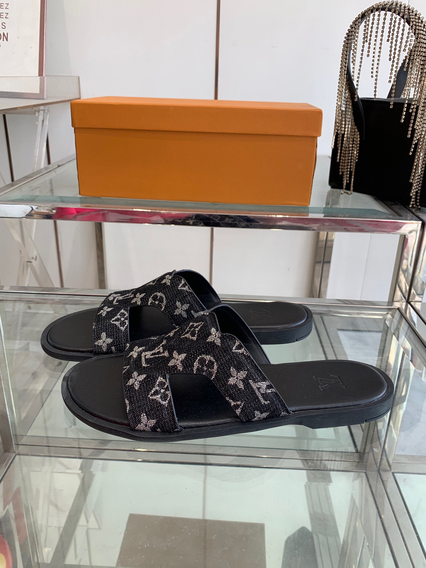 루이비통 남여 공용 슬리퍼