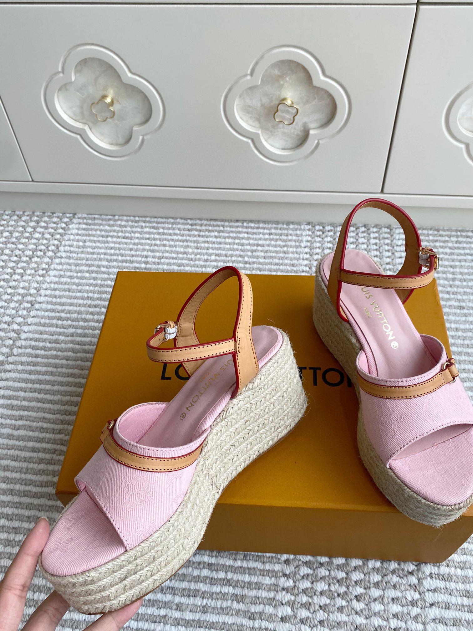 루이비통 여자 샌들 7.5cm