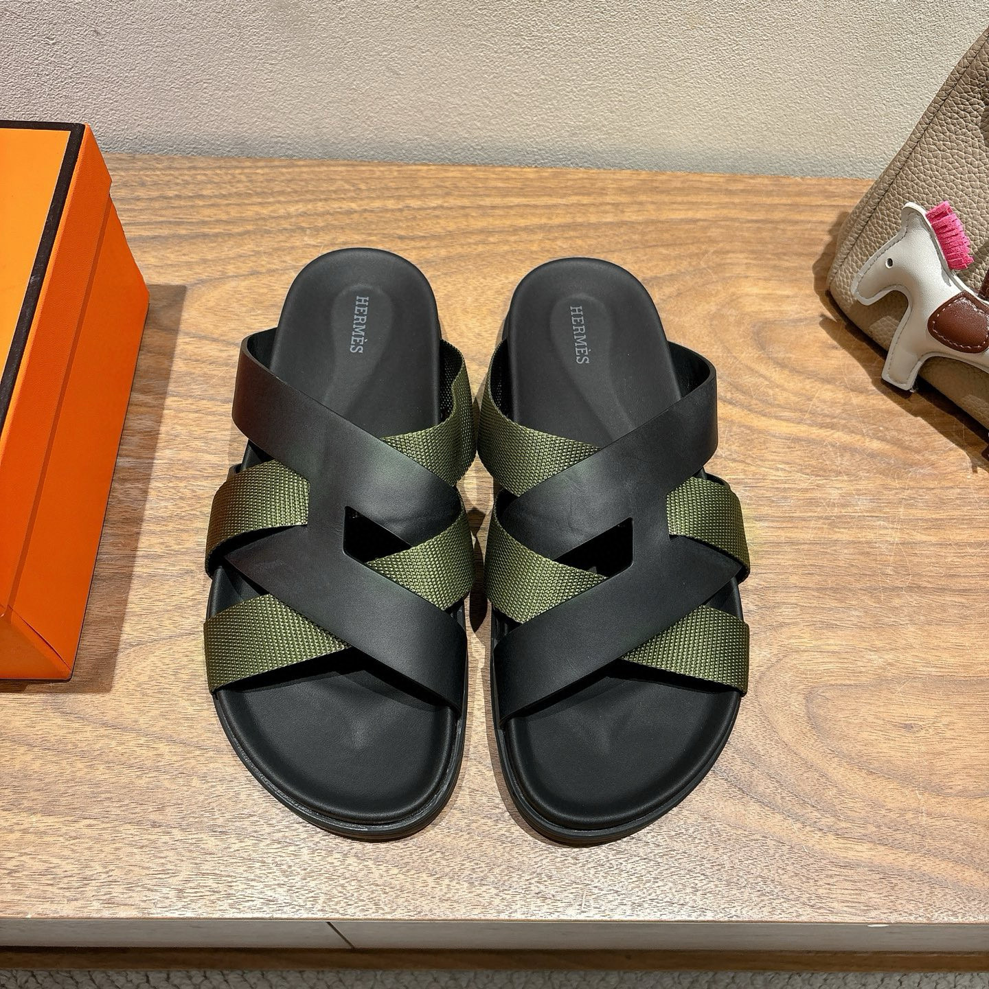 에르메스 남녀공용 슬리퍼