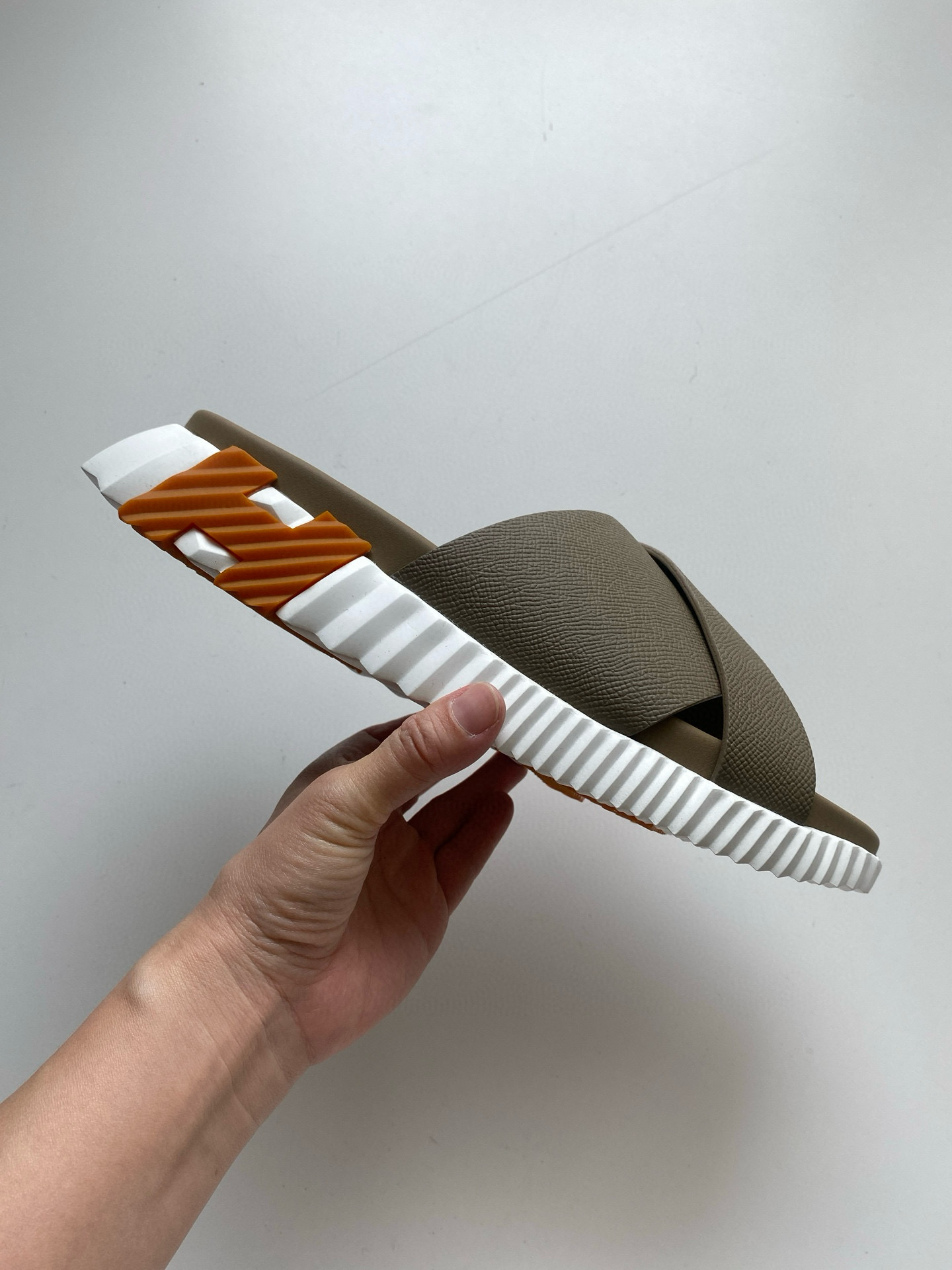 에르메스 남자 슬리퍼