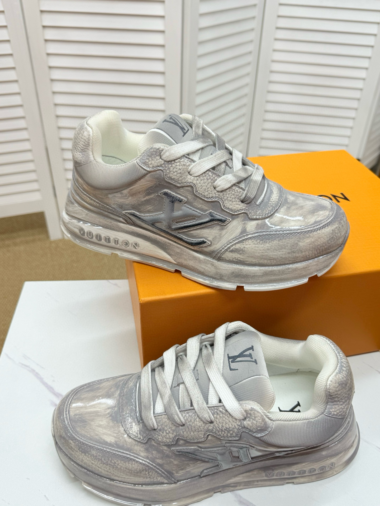 루이비통 남녀공용 신발 운동화 스니커즈