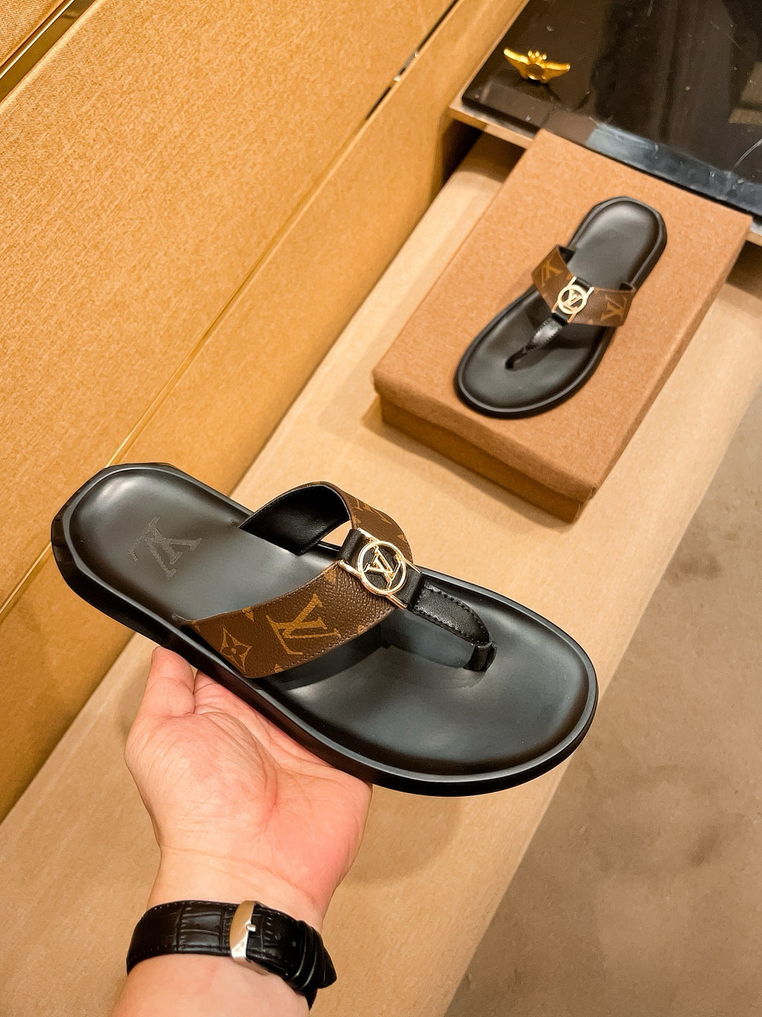 루이비통 남자 슬리퍼