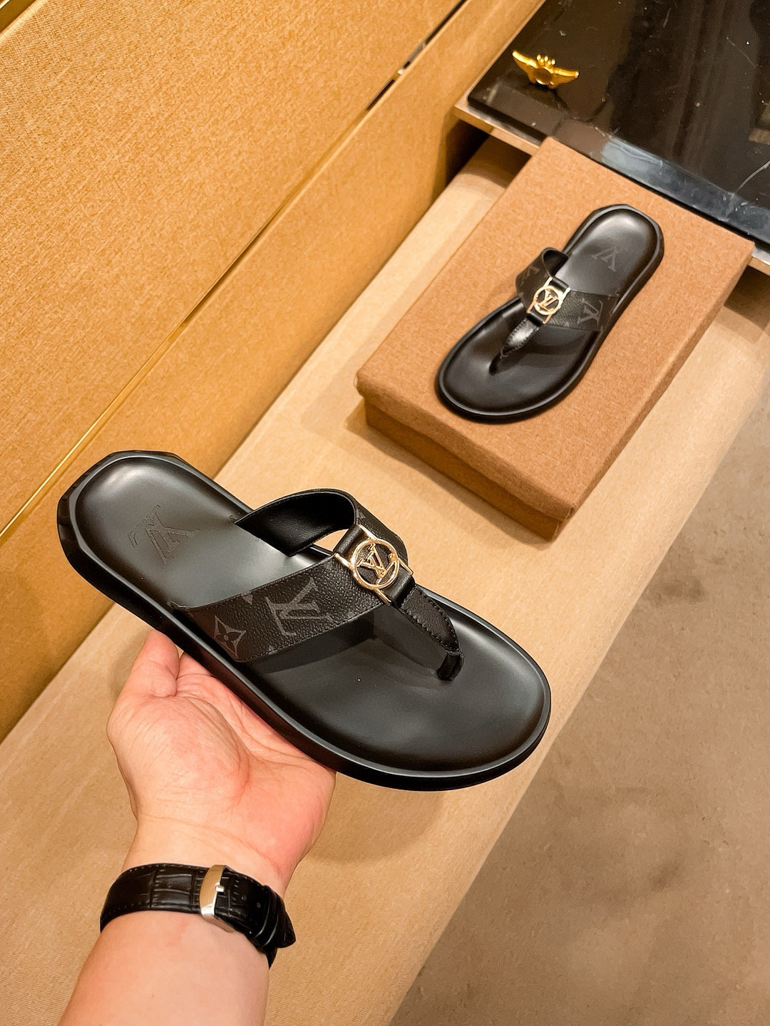 루이비통 남자 슬리퍼