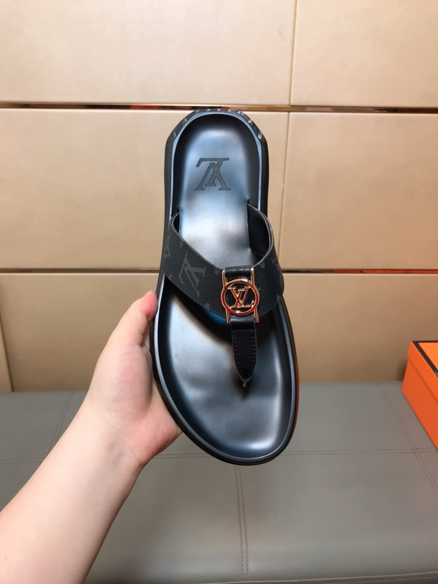 루이비통 남자 슬리퍼