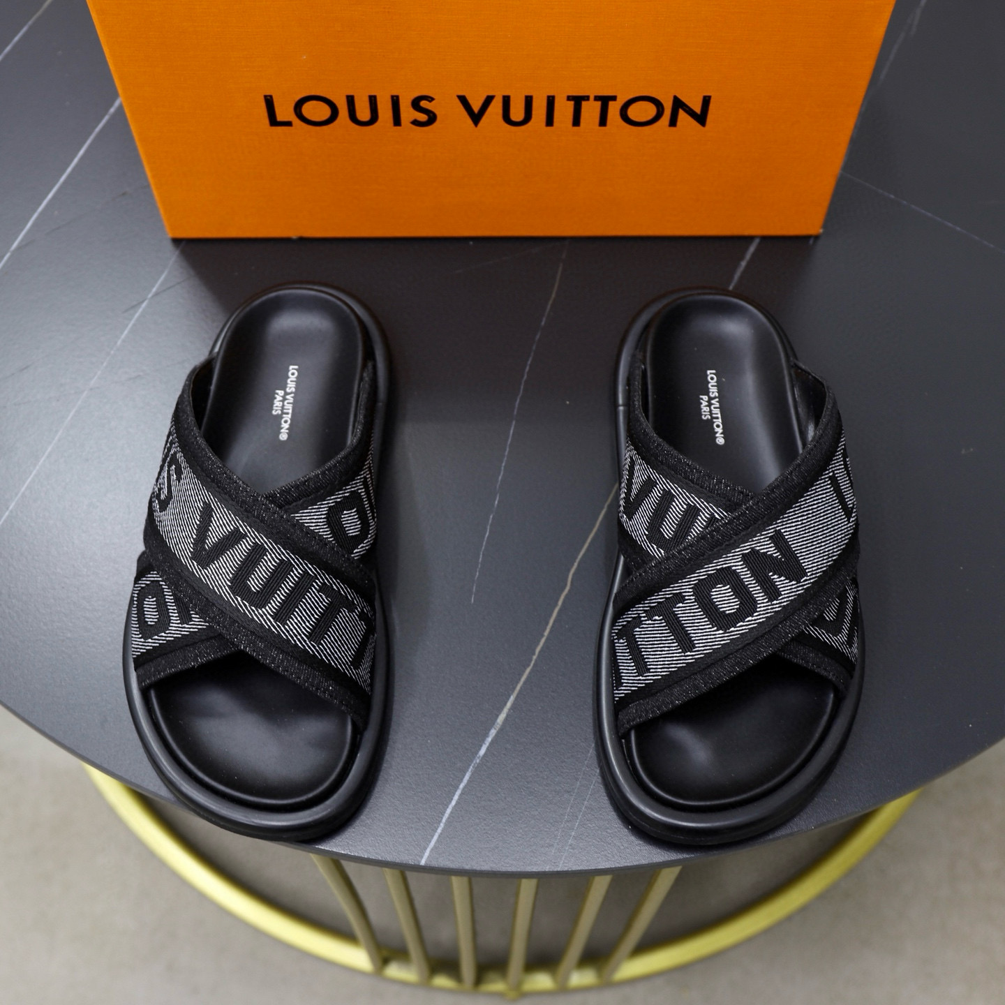 루이비통 남녀공용 슬리퍼