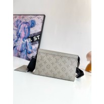 루이비통 M81115 남자가방