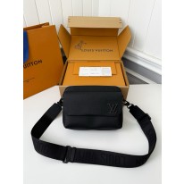 루이비통 M22482 남자가방