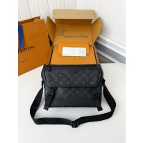루이비통 M12517 남자가방