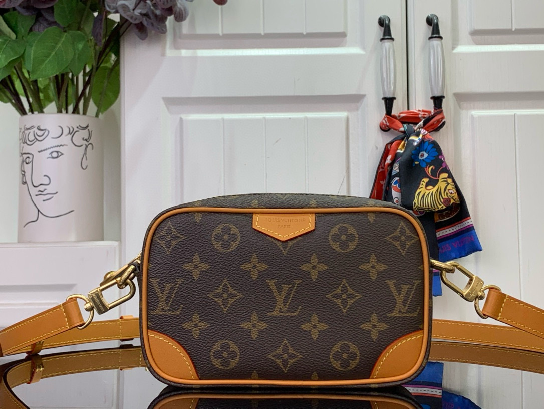 루이비통 M14058 남자가방