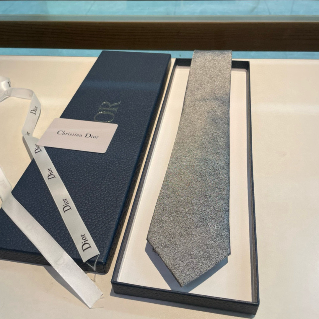 디올 넥타이
