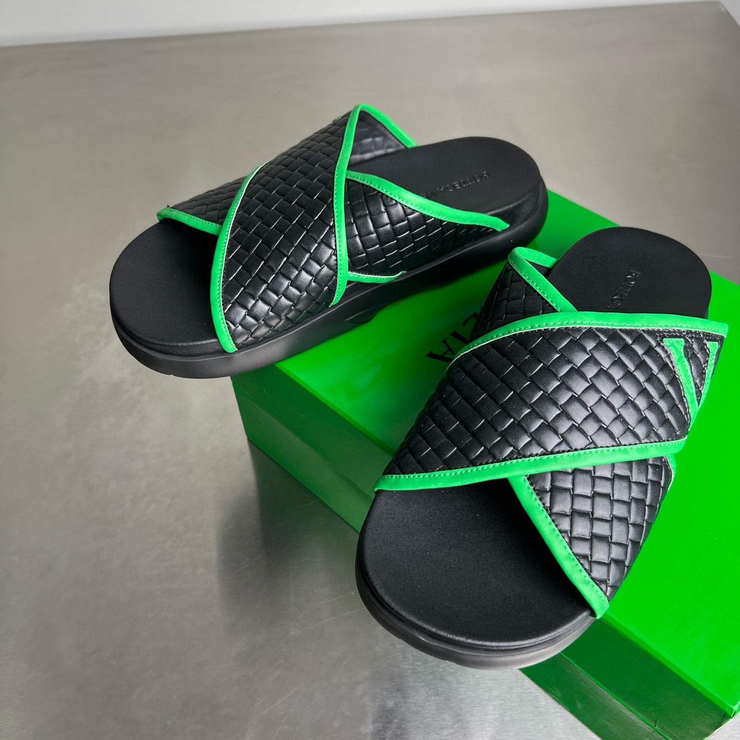 보테가베네타 남자 슬리퍼