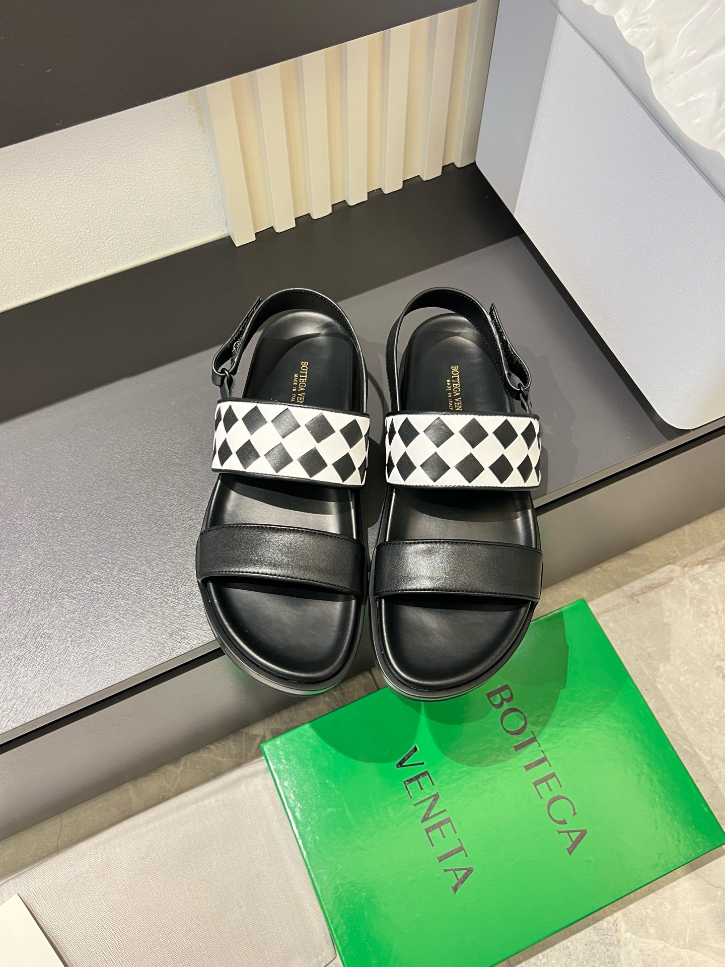 보테가베네타 남자 샌들
