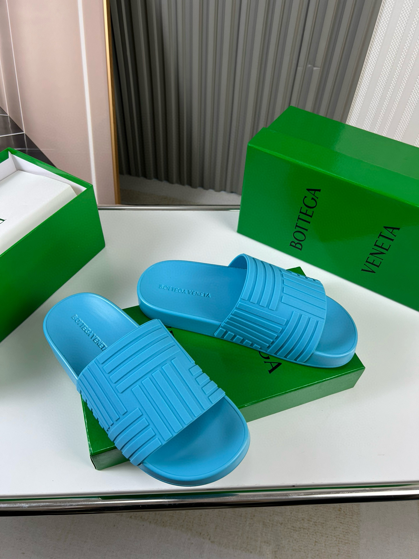 보테가베네타 남녀공용 슬리퍼