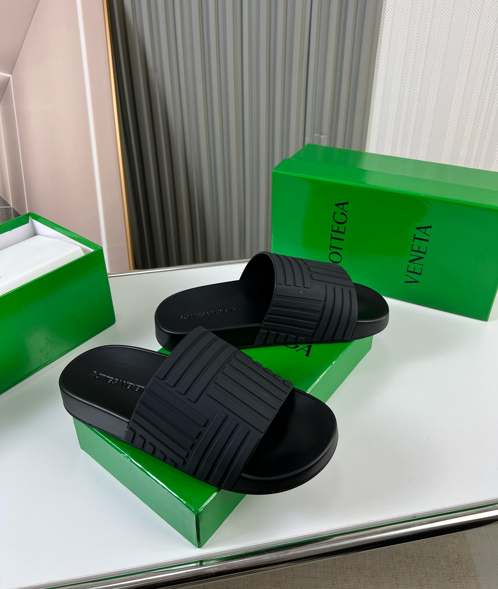 보테가베네타 남녀공용 슬리퍼