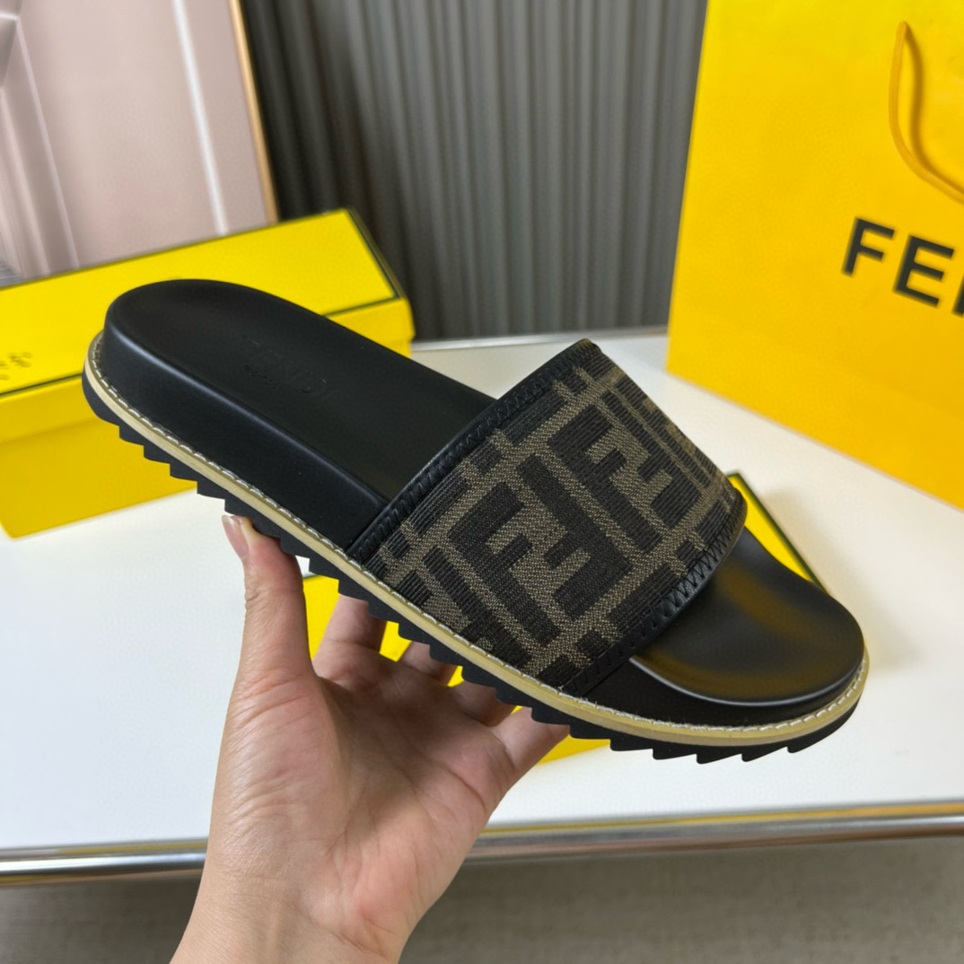 펜디 남자 슬리퍼