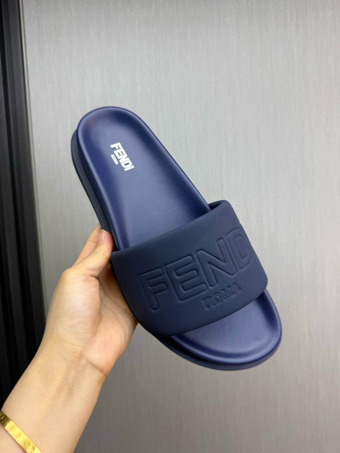 펜디 남자 슬리퍼