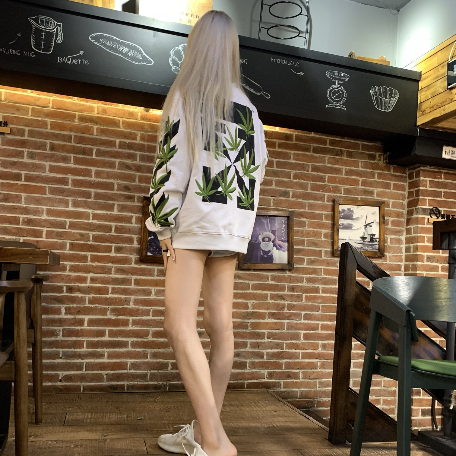 오프화이트 남녀공용 후드티 맨투맨