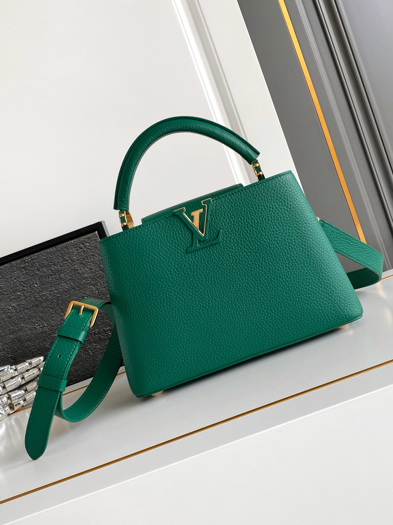 루이비통 M24728 여자가방