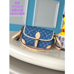 루이비통 M13070 여자가방