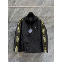 프라다 남자 패딩