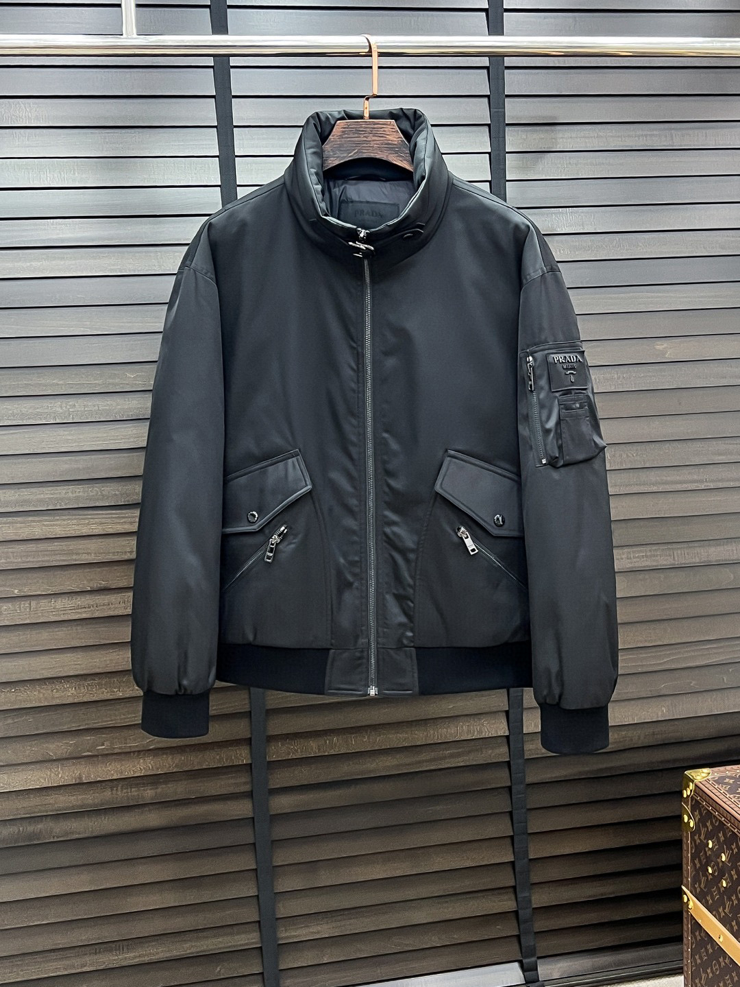 프라다 남자 패딩
