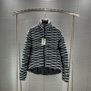 발렌시아가 남자 패딩