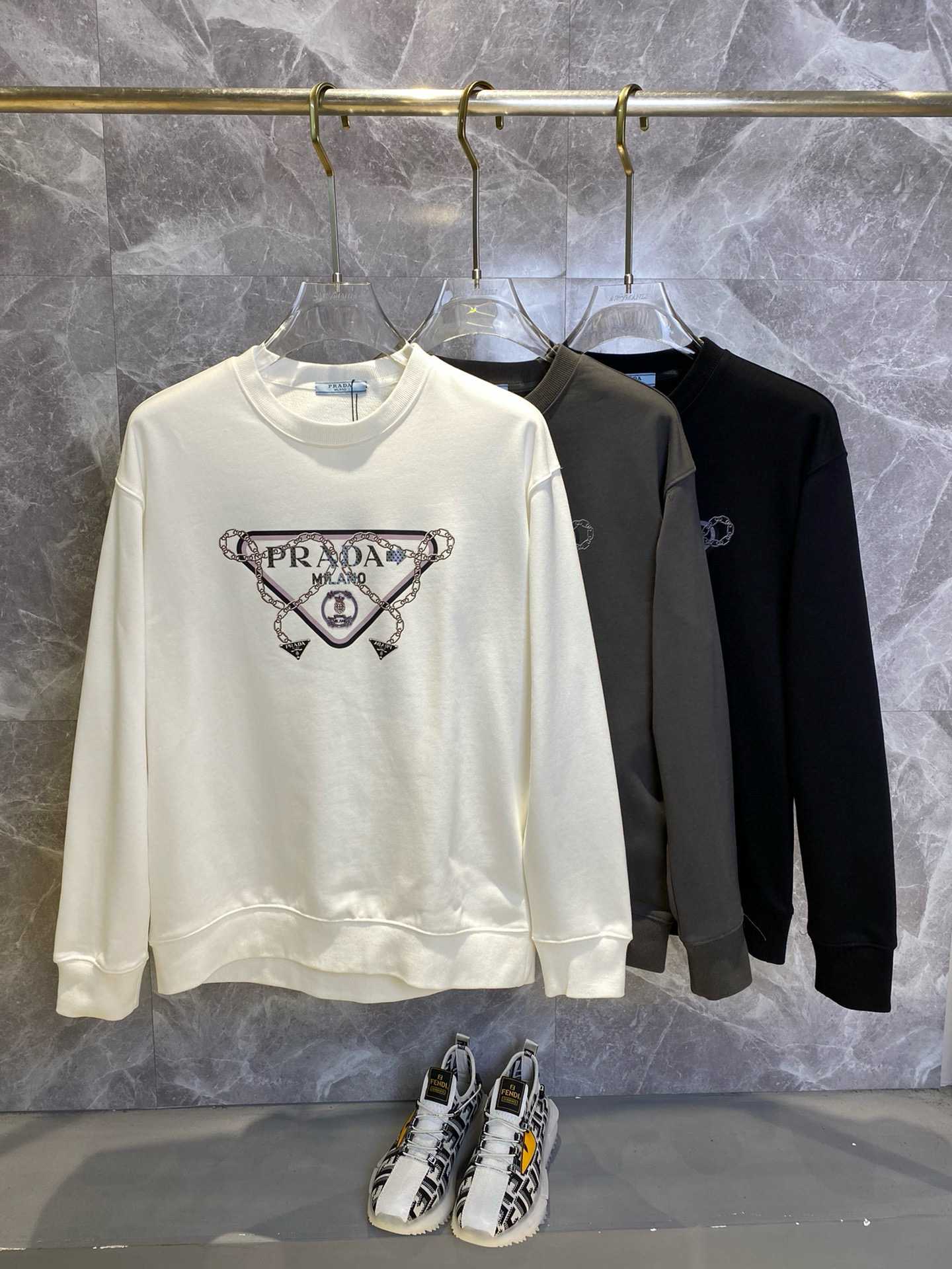 프라다 남자 맨투맨 3컬러