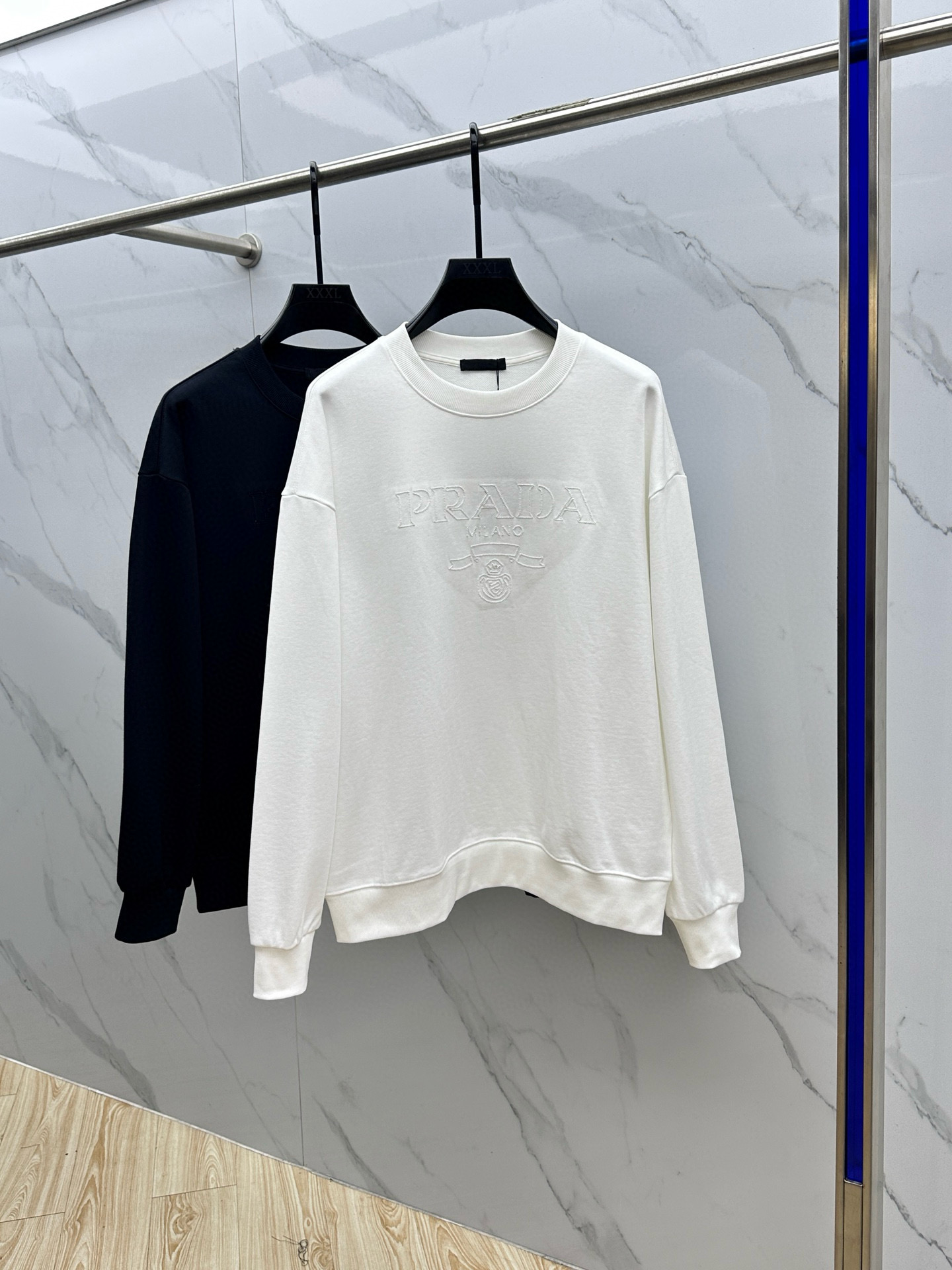 프라다 남자 맨투맨