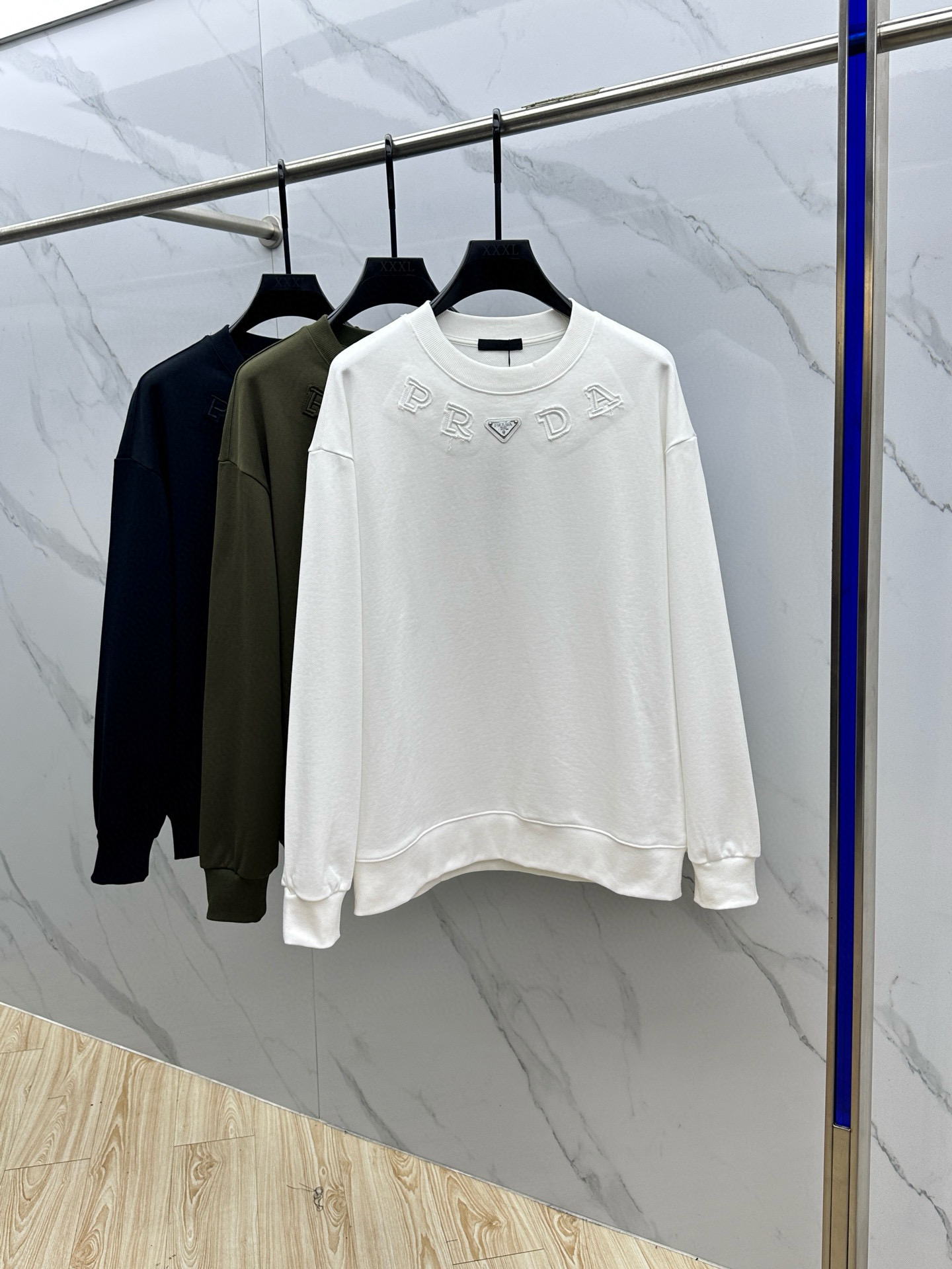 프라다 남자 맨투맨