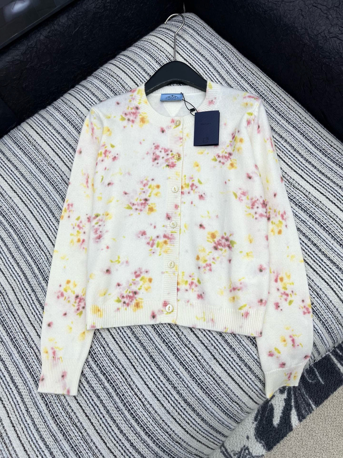 프라다 여자 가디건