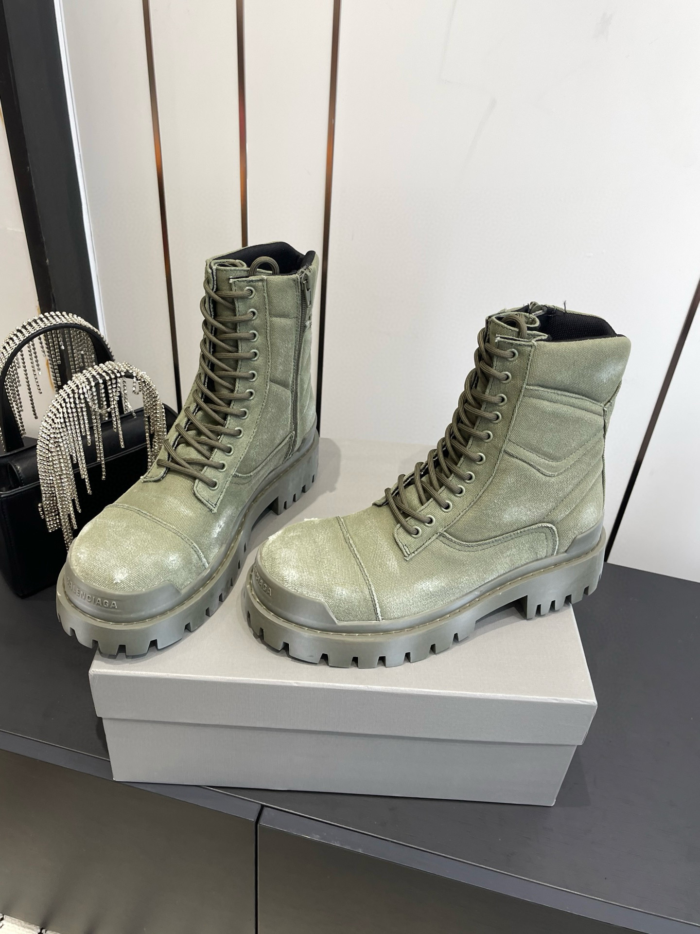 발렌시아가 남여공용 부츠