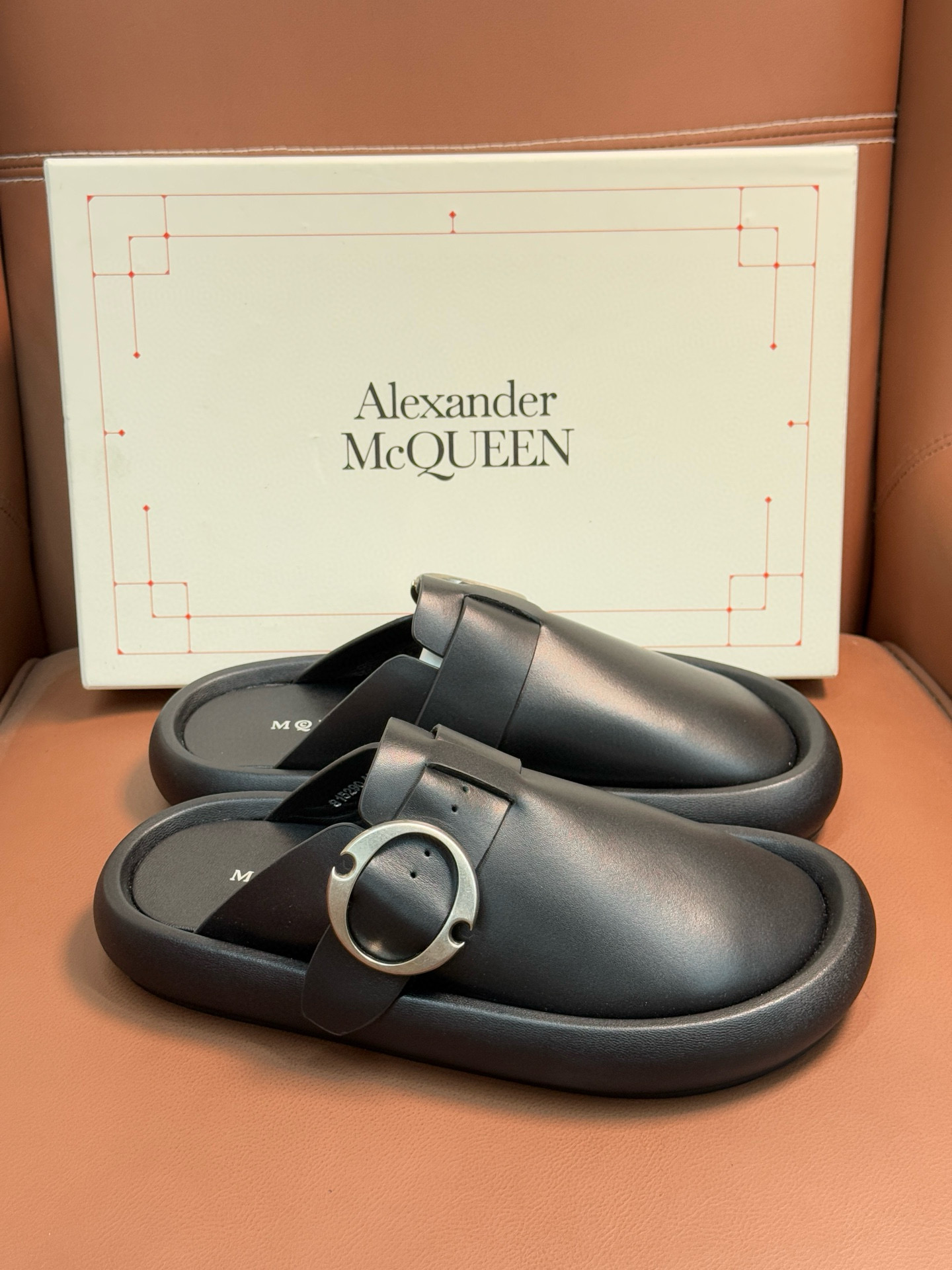 알렉산더 맥퀸 남녀공용 슬리퍼