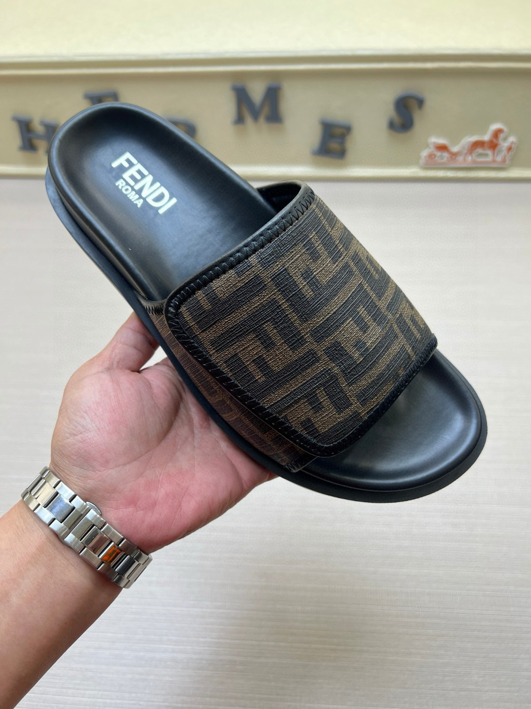 펜디 남자 슬리퍼