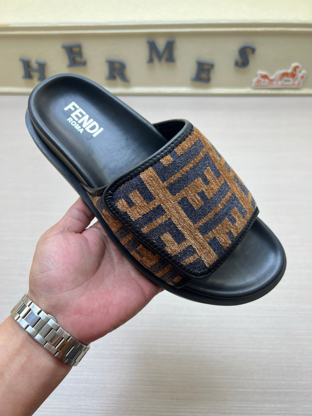 펜디 남자 슬리퍼