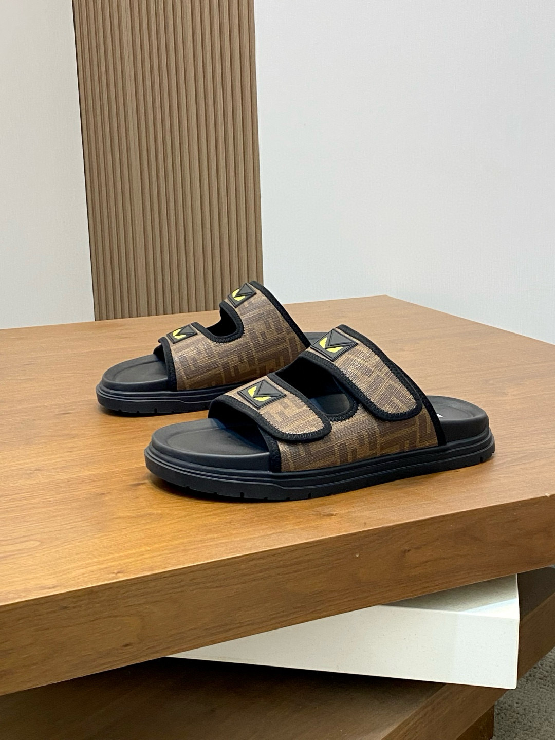 펜디 남자 슬리퍼